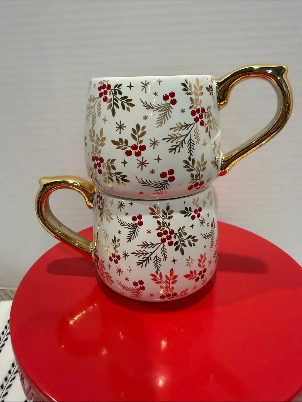 Harry And David Christmas Tea Pot And 2 Matching Cups Red & gold
